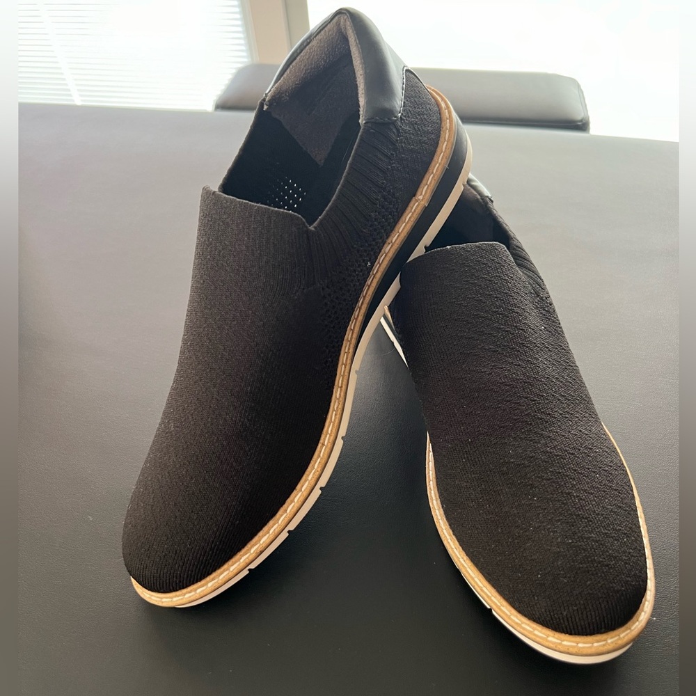 New condition. Worn around the house but didn’t like the fit.